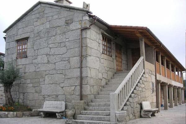 ¿Buscas un experto en construcciones en piedra en Galicia? Contáctanos